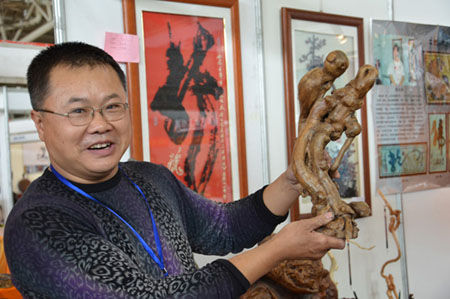 第四届中国（山东）工艺美术精品展昨在济开幕